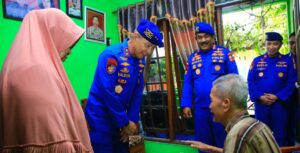 Kado Alumni Akpol 91 Bhara Daksa dalam Rangka 33 Tahun Pengabdian ke Pengasuh saat Taruna