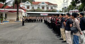 Ratusan Personil Polresta Banyuwangi diterjunkan dalam Pengamanan Aksi Unjuk Rasa Yang berlangsung Kondusif