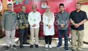 Dua Kandidat Pilkada Banyuwangi, Ipuk-Mujiono dan Ali Makki-Ali Ruchi Jalani Tes Kesehatan di RS Saiful Anwar Malang