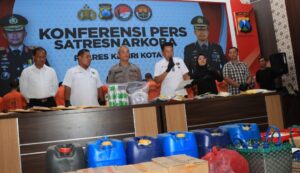 Polres Kediri Kota Amankan Tersangka Jual Miras Oplosan Es Moni yang Viral di Medsos