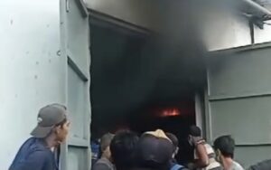 Kebakaran Gardu Panel Listrik PT. Ratu Pangan Sejahtera, Karyawan Panik, Kerugian Capai Rp.100 Juta