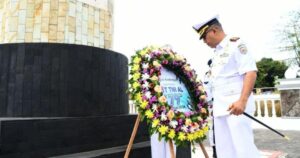 Jelang HUT ke-79 TNI AL, Danlanal Banyuwangi Pimpian Ziarah & Tabur Bunga di TMP Pasukan ALRI 0032