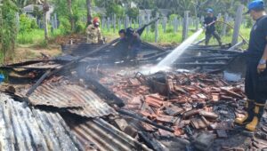 Di Banyuwangi, Rumah Semi Permanen Tengah Kebun Habis Terbakar