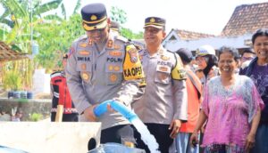Polres Ngawi Kembali Salurkan Bantuan Air Bersih di 4 Desa