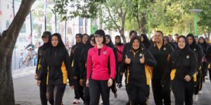 Dalam Rangka Hari Polwan ke-76 dan Hari Kesatuan Gerak Bhayangkari ke-72, Polresta Banyuwangi Gelar olah raga bersama