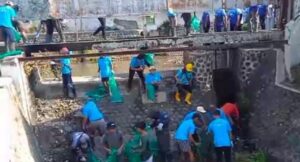 Aksi Nyata Peduli Lingkungan, Bersih Sungai Kolaborasi PLC, Sungai Watch, dan FRB