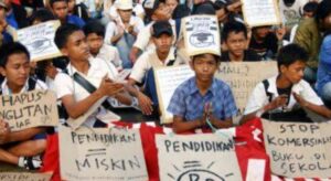 Dukungan Ormas dan LSM pada Paslon Petahana : Ironi Politik atau komedi?