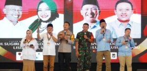 Polres Ponorogo Fasilitasi Paslon Gelar Deklarasi Damai Pilkada 2024 Nyayikan Lagu Kemesraan