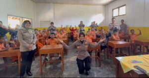 Peduli Pendidikan, Polwan Diktukba Polri Angkatan I Tahun 2003 Gelar Baksos di SDN 3 Tegalsari Ambulu Jember