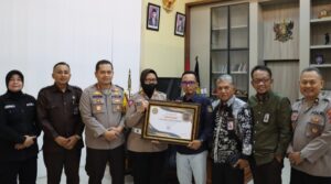 Satlantas Polres Sumenep Raih Penghargaan Badan Publik Informatif dari Komisi Informasi
