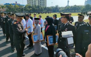 Kapolda Jatim Berikan Penghargaan Kepada Polresta Banyuwangi Dalam Upacara Hari Kesaktian Pancasila