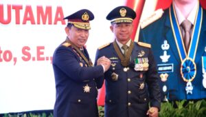 Pemberian Tanda Kehormatan Bintang Bhayangkara Utama (BBU) Wujud Komitmen Kokohnya Sinergisitas TNI-Polri Selama Ini