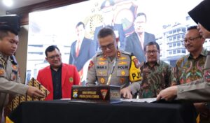 Polda Jatim Bersama Perguruan Tinggi Tandatangani Perjanjian Kerjasama Tingkatkan SDM Unggul Bagi Anggota Polri