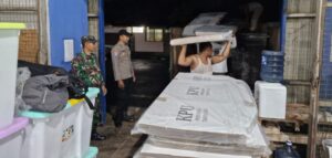 Sinergitas Polres Blitar Bersama TNI Amankan Bilik Suara Pilkada 2024 di Gudang KPU