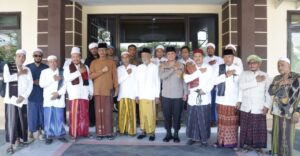 Beri Dukungan Kepolisian Ciptakan Pilkada Damai Sejumlah Ulama Datangi Polres Sampang
