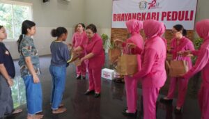 Semangat HKGB ke-72, Bhayangkari Cabang Bojonegoro Gelar Baksos untuk Masyarakat