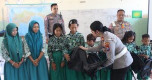 Ops Zebra Semeru 2024, Polresta Sidoarjo Beri Edukasi Pelajar dan Bansos untuk Warga Kepetingan
