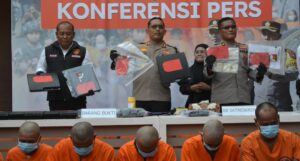 Polres Probolinggo Kota Berhasil Amankan Tersangka Pencurian dan Penadah Playstation dan Laptop