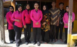 Ketua Umum Bhayangkari Kunjungi Aiptu Heri Santoso dan Anak, Beri Bantuan Kemanusiaan