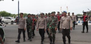 Personel Gabungan Polres Sampang dan TNI Gelar KRYD Jaga Kondusifitas Tahapan Pilkada 2024