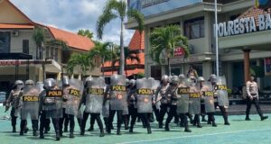 Tingkatkan Kemampuan Dalmas, Ratusan Personil Polresta Banyuwangi Gelar Latihan Sebagai Kesiapan Pengamanan Pilkada Serentak 2024