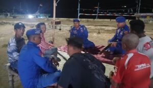 Ngopi Bareng Masyarakat Pesisir, Polisi RW di Situbondo Ajak Warga Sukseskan Pilkada 2024