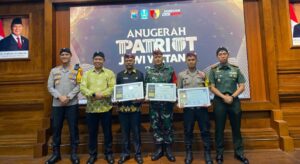 Tiga Pilar Desa Sombo di Magetan Raih Anugerah Patriot Jawi Wetan II 2024 Kategori Harkamtibmas