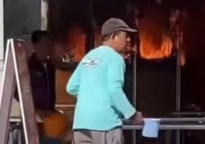 Kebakaran Hanguskan Lapak Bakmie di Genteng Banyuwangi