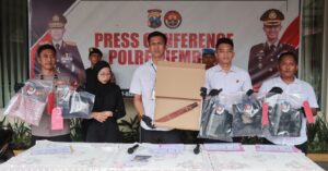 Polres Jember Gelar Press Conference, Kasus Anak Bunuh Ayahnya Karena Harta