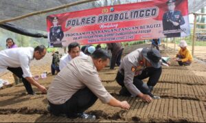 Warga Antusias Sambut Program Pekarangan Bergizi Polres Probolinggo Untuk Dukung Asta Cita