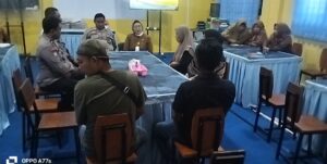 Polsek Cluring Gelar Pembinaan dan Bimbingan bagi Siswa SMPN 2 Cluring Cegah Kenakalan Remaja