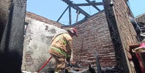 Kebakaran Hebat Hanguskan Rumah di Genteng Wetan Banyuwangi
