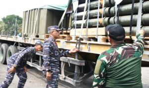 Danlanal Banyuwangi Inspeksi Pengamanan & Proses Debarkasi Alutsista ADF di Pelabuhan Tanjungwangi