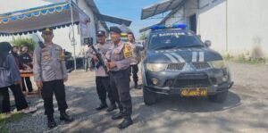 Polisi Kawal Pendistribusian Logistik Pilkada 2024 di Jember