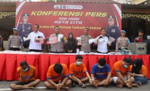 Polisi Berhasil Amankan 6 Bandar Narkoba dan Brankas Isi 1kg Sabu di Jalan Kunti Surabaya