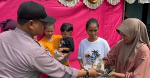 Polsek Licin Beri Apresiasi, Pemilih Pilkada Banyuwangi 2024 Dapat Makanan Gratis