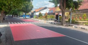 Dishub Banyuwangi Pasang Marka ZOSS, Tingkatkan Keselamatan Pelajar