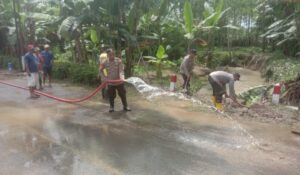 Polres Malang dan Tim Gabungan Gerak Cepat Tangani Banjir Warga Diminta Tetap Waspada