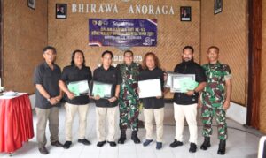 Dandim 0825/Banyuwangi Beri Penghargaan Prajurit Berprestasi di HUT Korpri ke-53