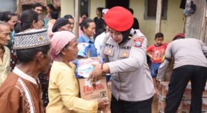 Colling System Pasca Pilkada, Polres Bondowoso Gelar Baksos di Desa Terpencil
