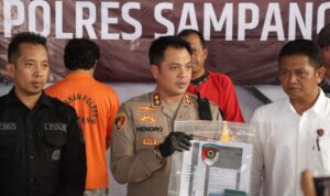 Kapolres Sampang Beri Tiket Pesawat Gratis 3 Korban TPPO Pulang Kampung ke NTB