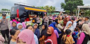 Gelorakan Mobil Sayur, Polresta Banyuwangi Sambil Berbagi ke Warga Masyarakat Upaya Cooling System