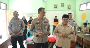 Sukseskan Program Kesehatan Anak, Polres Situbondo Berbagi Makanan Bergizi dan Susu Gratis