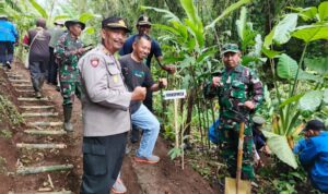 Sinergitas Polres Lumajang Bersama TNI dan Forkopimda Lakukan Penghijauan di Sumber Klerek Gucialit