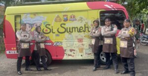 Mobil Si Sumeh Polres Pasuruan Kota Salurkan Bantuan Untuk Korban Banjir di Rejoso