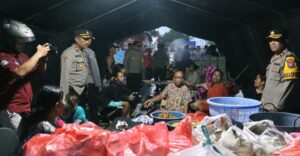 Polres Mojokerto Kota Dirikan Posko Tanggap Bencana dan Beri Bantuan Sembako untuk Warga Terdampak Banjir