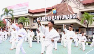 Asah Kemampuan, Personil Polresta Banyuwangi Gelar Latihan Beladiri