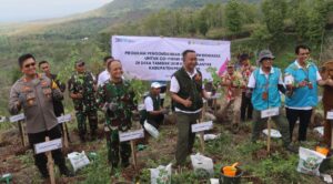 Program Ramah Lingkungan, Polres Probolinggo bersama Forkopimda Gelar Baksos Tanam Pohon Gamal