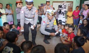 Polres Jombang Beri Trauma Healing Untuk Anak-anak Terdampak Banjir
