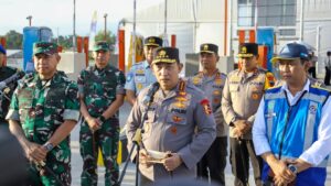 Kapolri dan Panglima TNI Tinjau Gerbang Tol Prambanan untuk Persiapan Pengamanan Natal-Tahun Baru